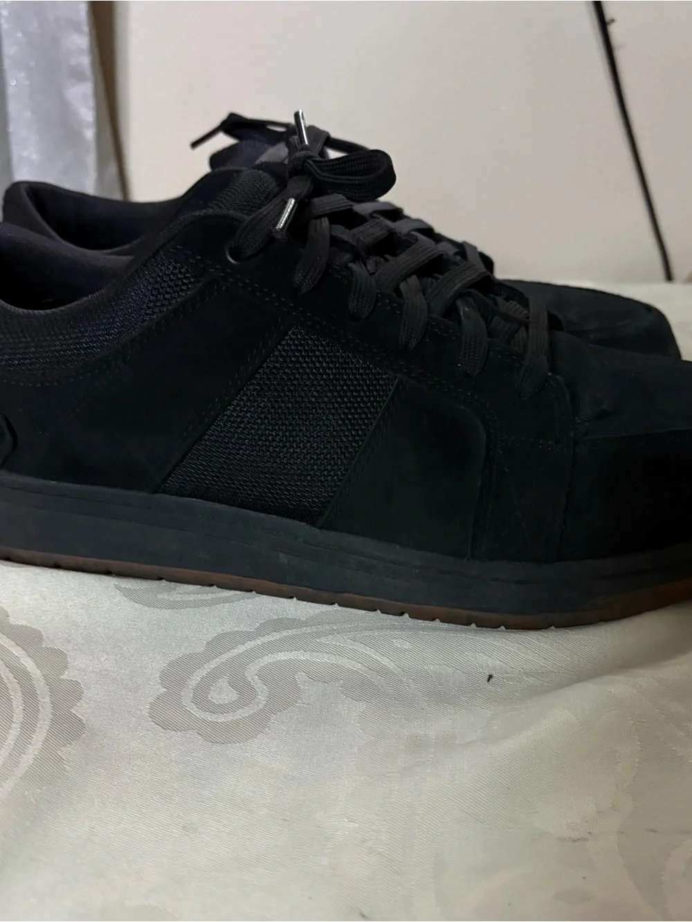 Brahma men’s Grate 11 steel toe work shoe featuring a black suede design size 12